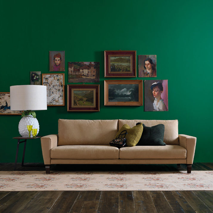 Decorare le pareti del soggiorno con foto e quadri: 10 idee.