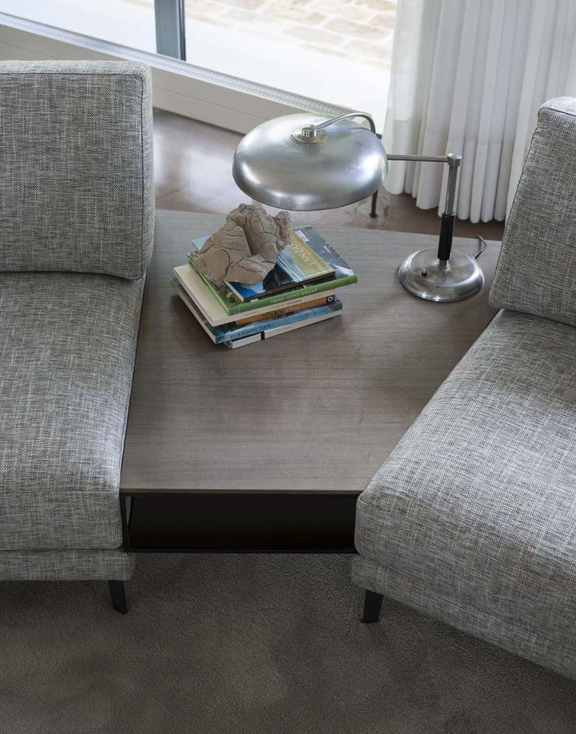 Accessori per divano: i tavolini sagomati.
