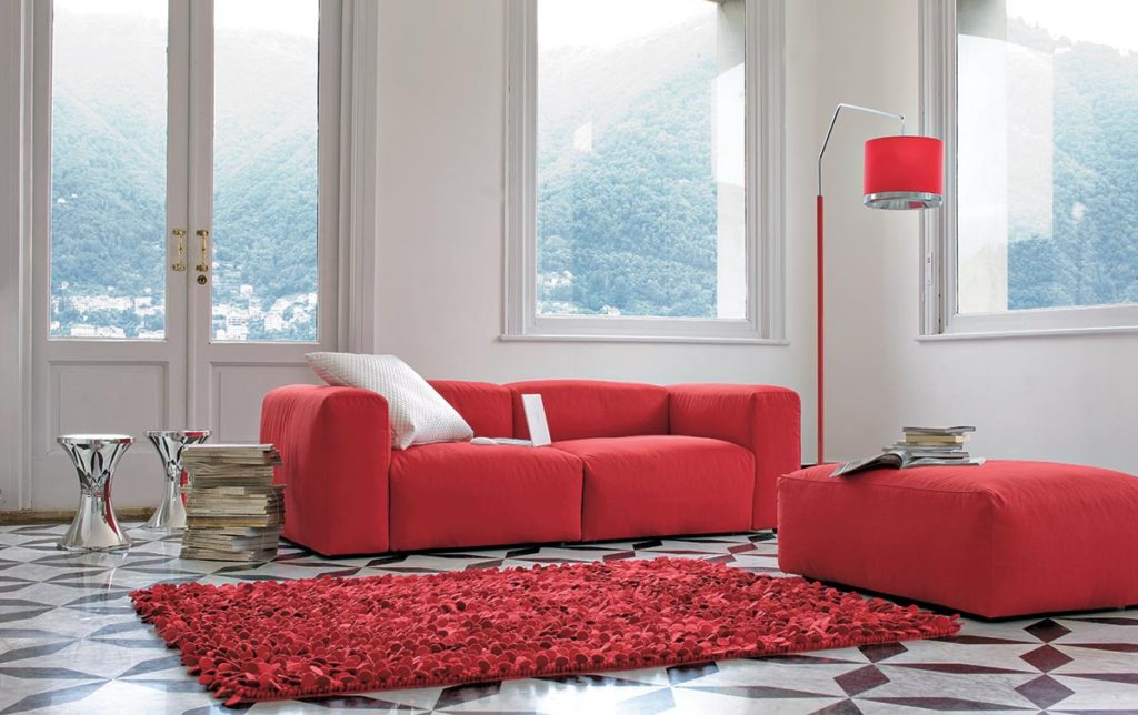 Feeling divano rosso di Linea Italia.