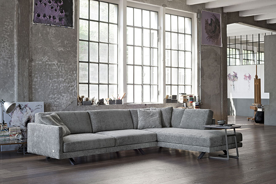 Tendenza arredo 2017 - divano in velluto doimo Salotti colore grigio.