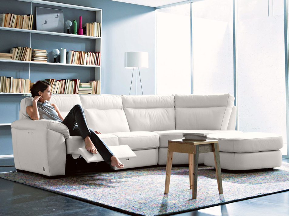 Idee salvaspazio divano angolare per piccoli spazi for Divani piccoli spazi