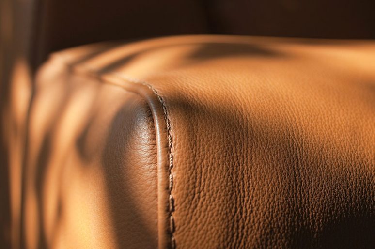 La manutenzione del divano in pelle: come e quando farla