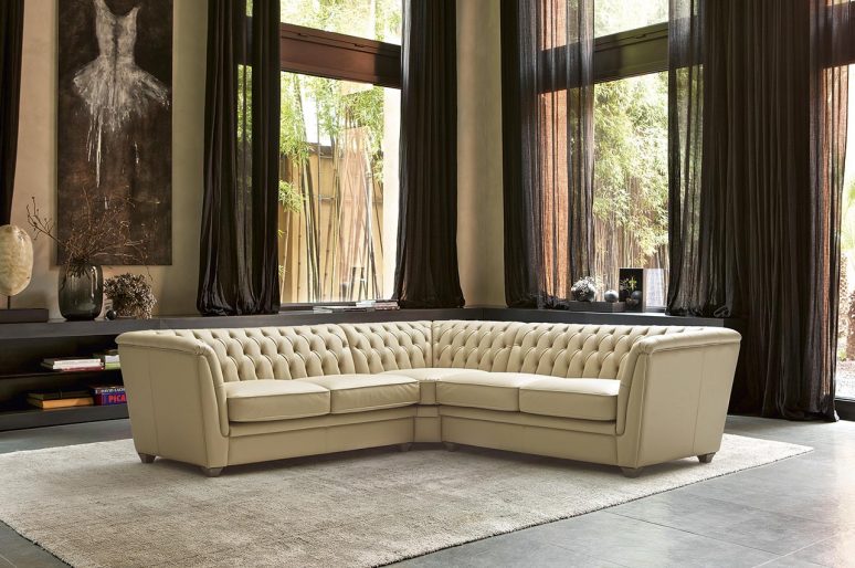 Tra tradizione e modernità: il divano con lavorazione capitonné.
