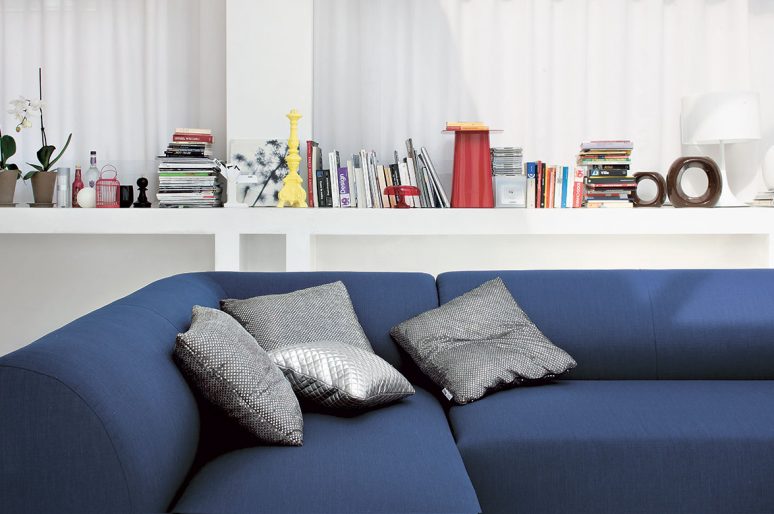 Un divano blu come il mare per il tuo salotto perfetto.