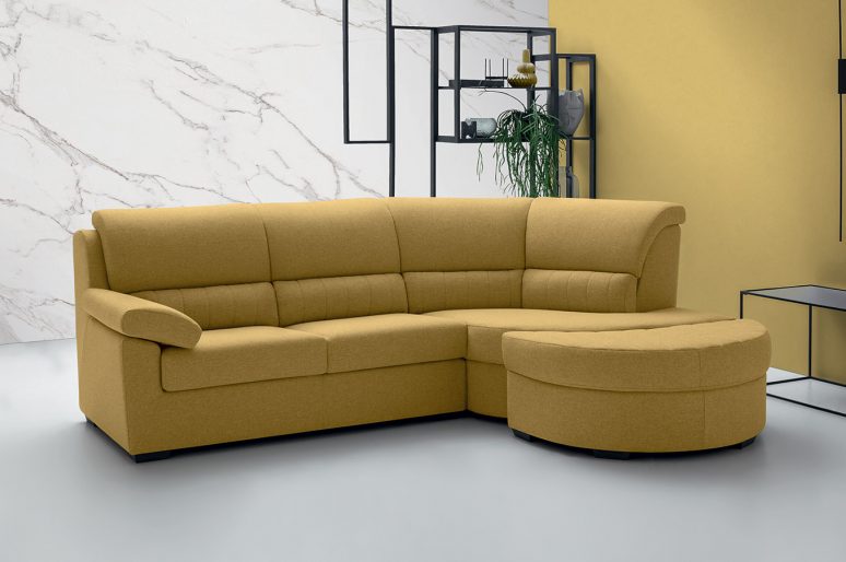 Si può mettere un divano con penisola in 2 metri?