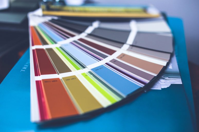 Abbinare i colori in casa: le regole per creare uno stile armonico e personalizzato